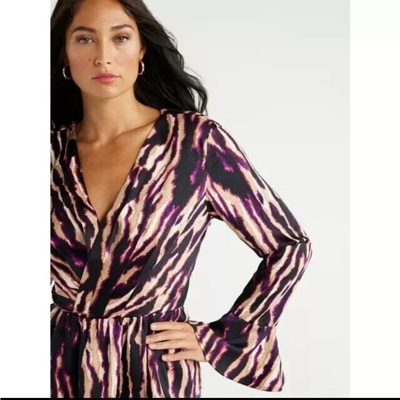 Chic Zibra Print Wrap Blouse with Ruffles - Picture 2 of 9